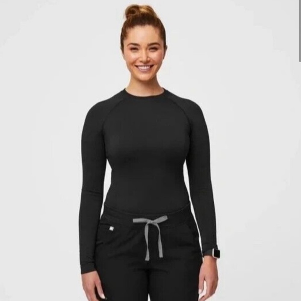 Figs Black Salta Seamless Long Sleeve UnderScrub Long-sleeve - Size Medium